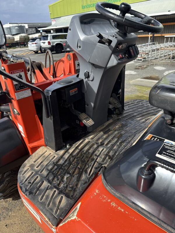 Kubota R430 Wheel Loader - Image 5