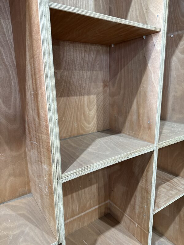 Modular display unit. - Image 2