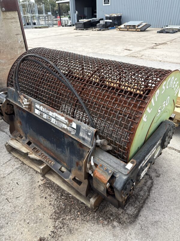 S-30 flip screen suites skidsteer - Image 2