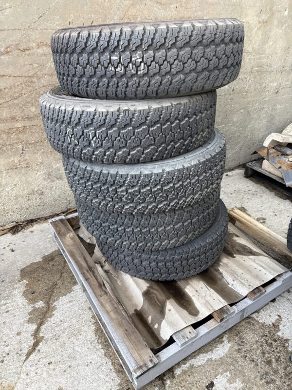 Tyres set of 5 - Goodyear - Image 2