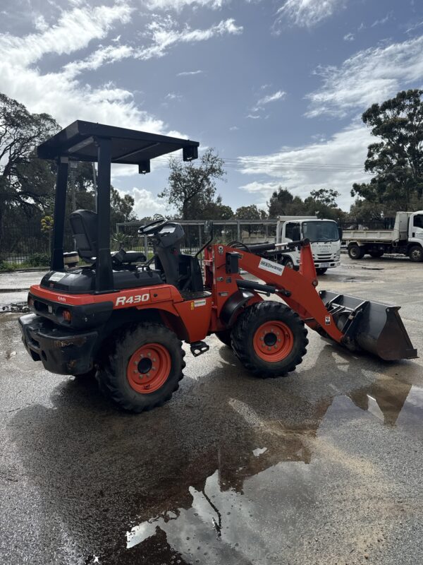 Kubota R430 Wheel Loader - Image 3
