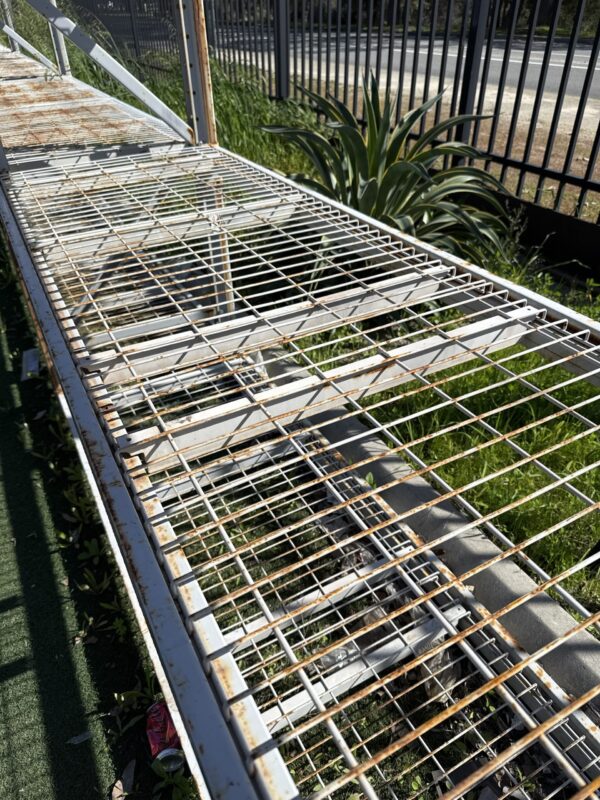 Heavy duty mesh racking job lot - Image 3
