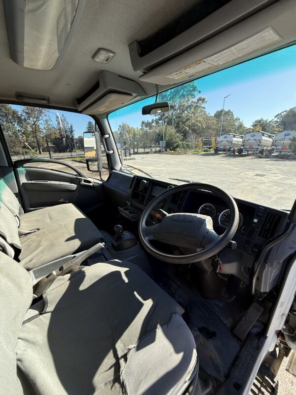 *Isuzu Tipper truck NQR-190 AMT - Image 7