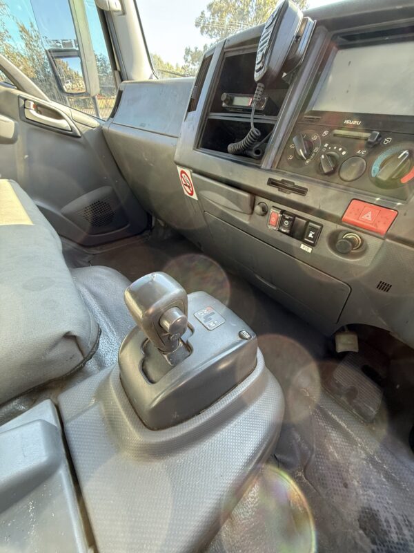 *Isuzu Tipper truck NQR-190 AMT - Image 9