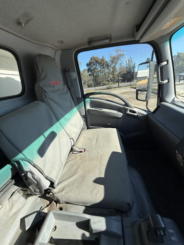 *Isuzu Tipper truck NQR-190 AMT - Image 8