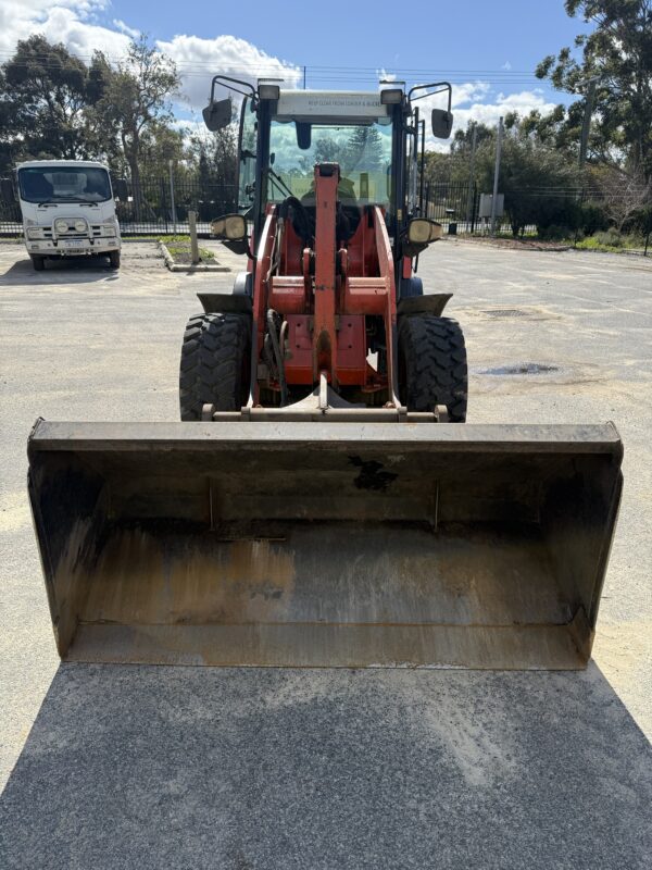 *Kubota wheel loader Ro65 - with attachments - Image 6