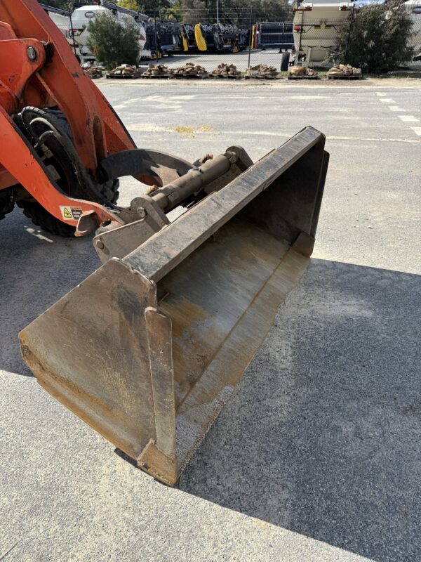 *Kubota wheel loader Ro65 - with attachments - Image 5