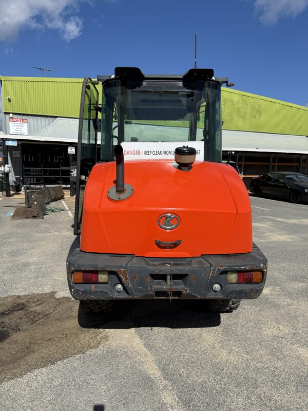 *Kubota wheel loader Ro65 - with attachments - Image 3